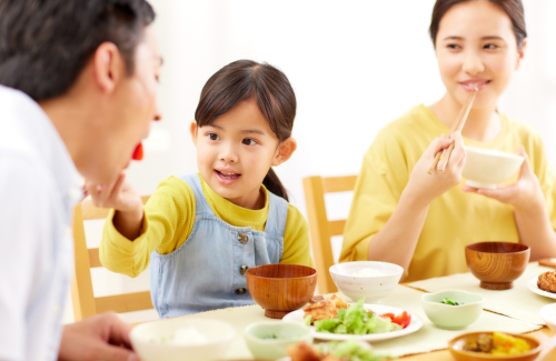 家族で食事